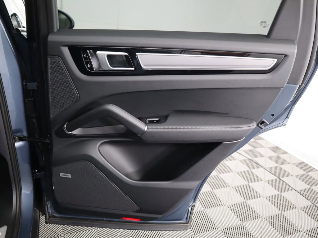 Used 2020 Porsche Cayenne S image 28