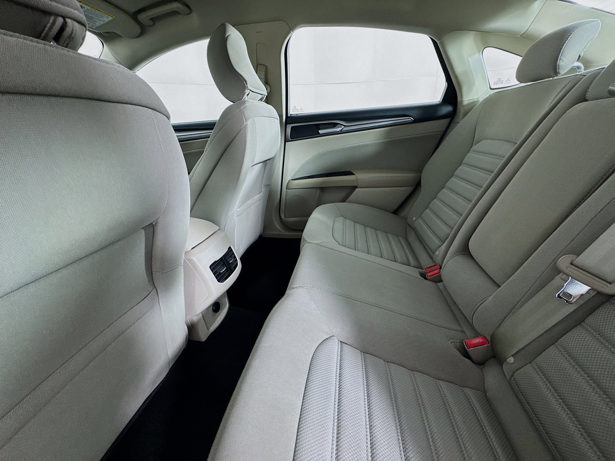 Used 2017 Ford Fusion SE image 24