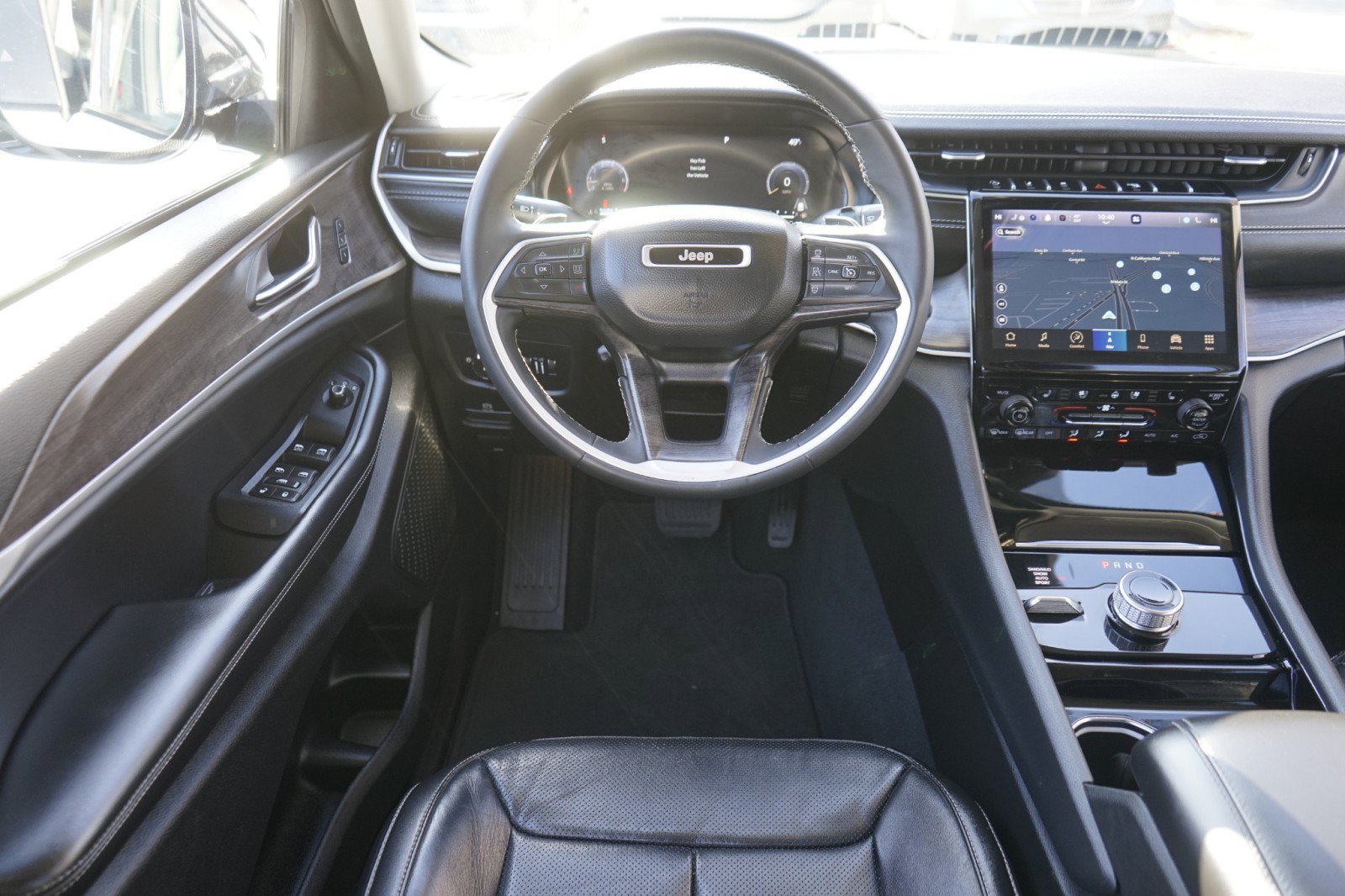 Used 2023 Jeep Grand Cherokee L Limited w/ Luxury Tech Group II image 14