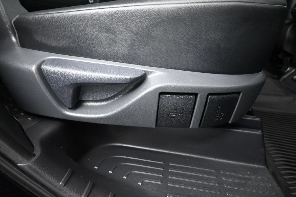 Used 2020 Toyota Highlander XLE AWD/4WD image 47