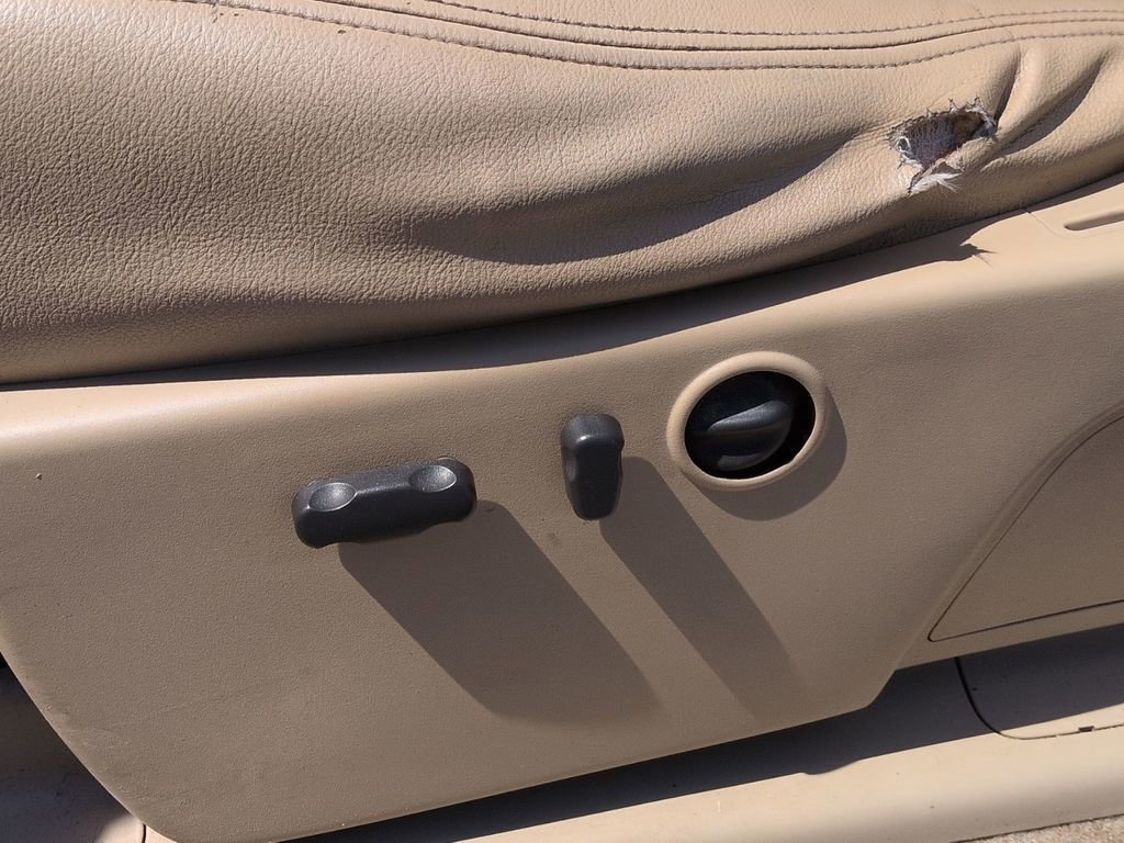 Used 2010 GMC Sierra 2500 SLT w/ Entertainment Package image 11