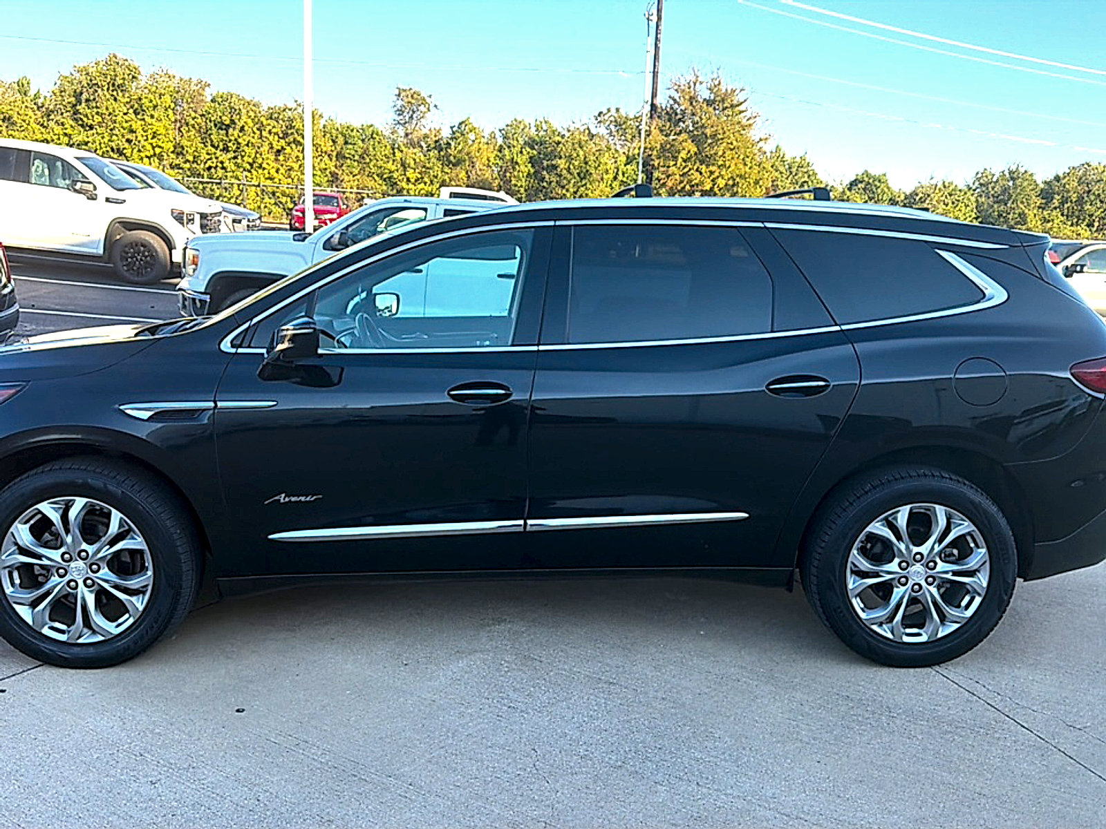 Used 2019 Buick Enclave Avenir w/ Avenir Technology Package FWD image 4