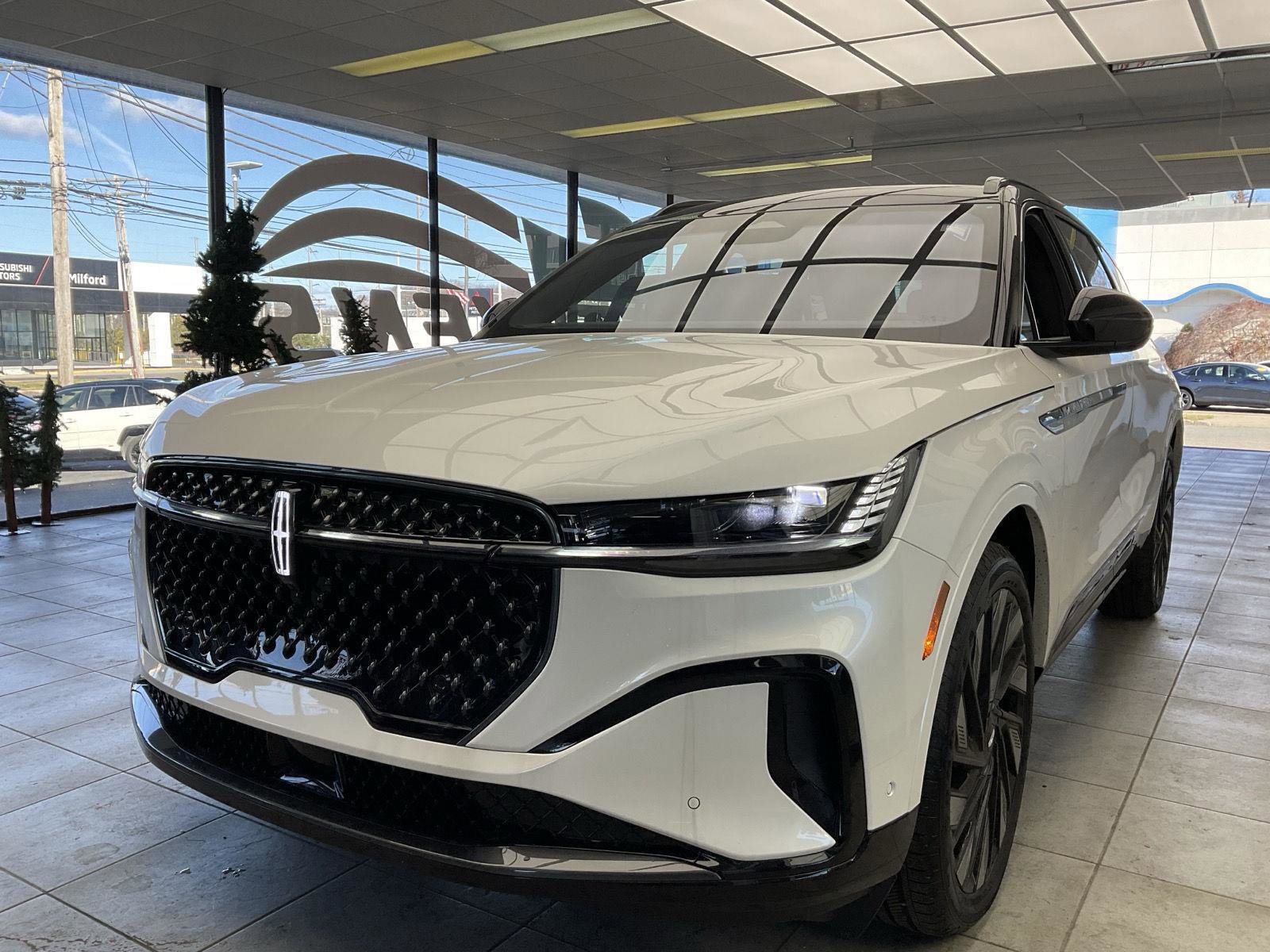 New 2025 Lincoln Aviator Reserve w/ Luxury Package image 3