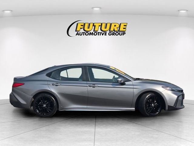 Used 2025 Toyota Camry SE FWD image 4
