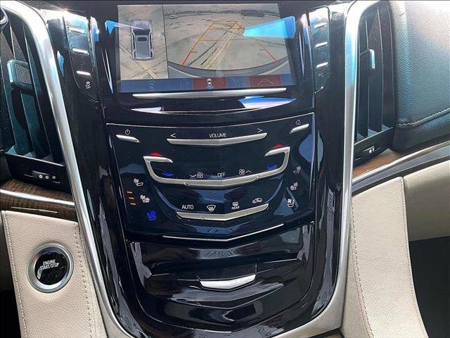 Used 2019 Cadillac Escalade Premium Luxury AWD/4WD image 24