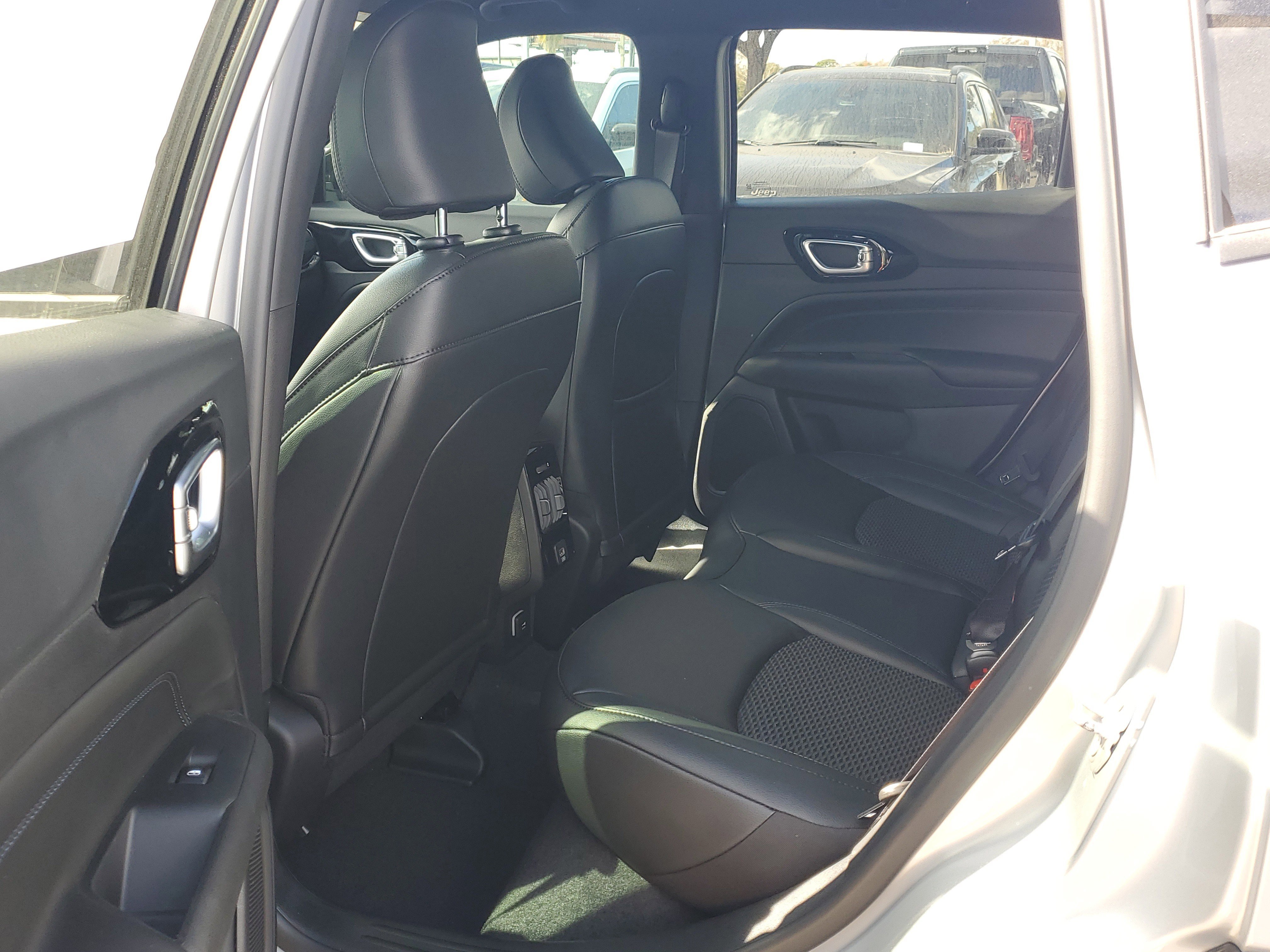 New 2026 Jeep Compass Latitude image 5