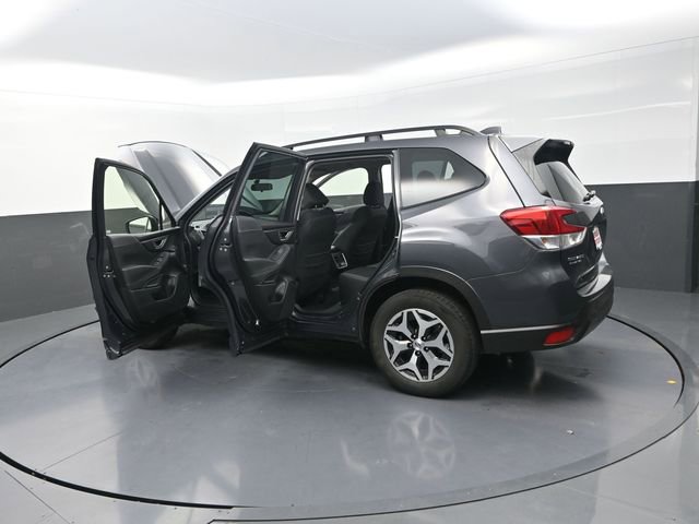 Used 2023 Subaru Forester Premium image 8