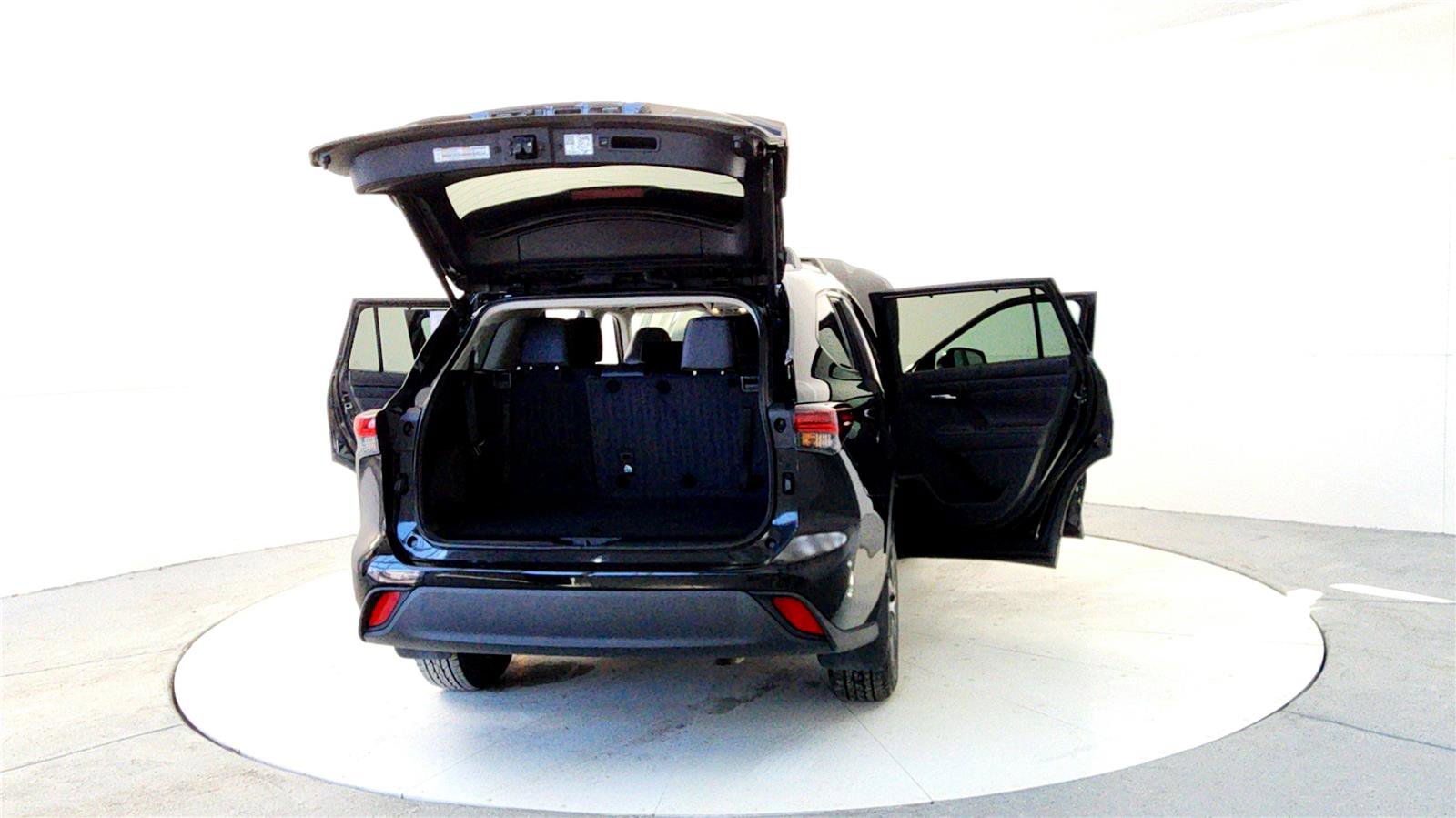 Certified 2024 Toyota Highlander XLE image 11