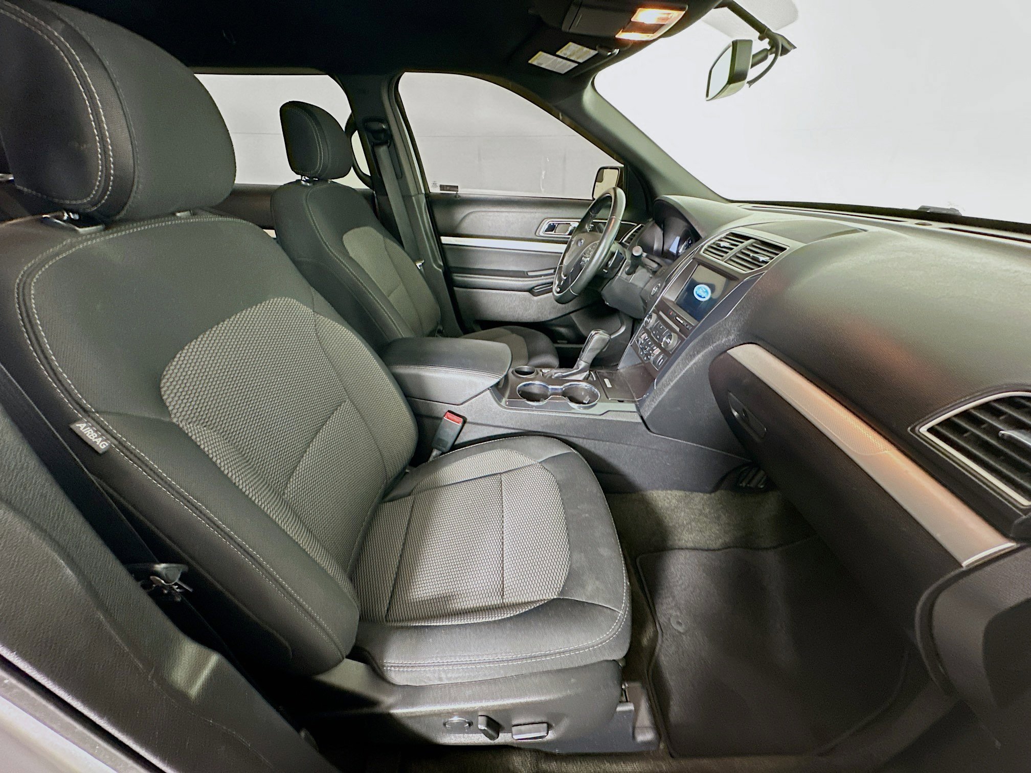 Used 2017 Ford Explorer XLT w/ Equipment Group 201A image 30