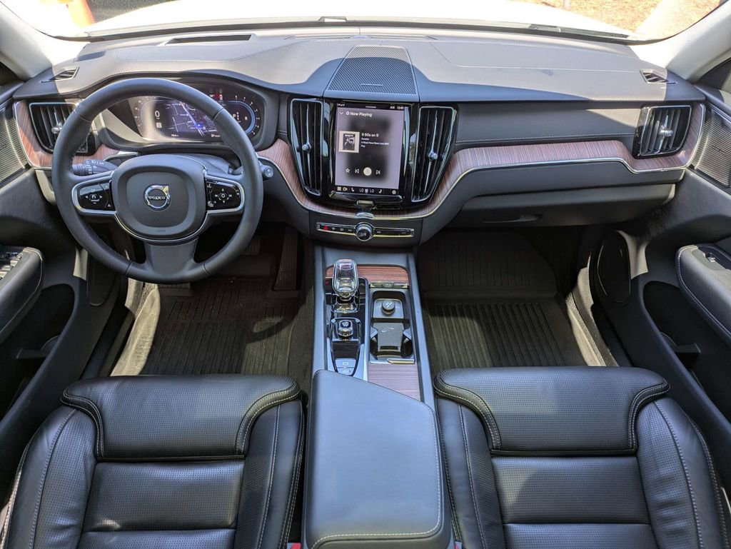 Certified 2023 Volvo XC60 B5 Ultimate w/ Protection Package Premier image 18