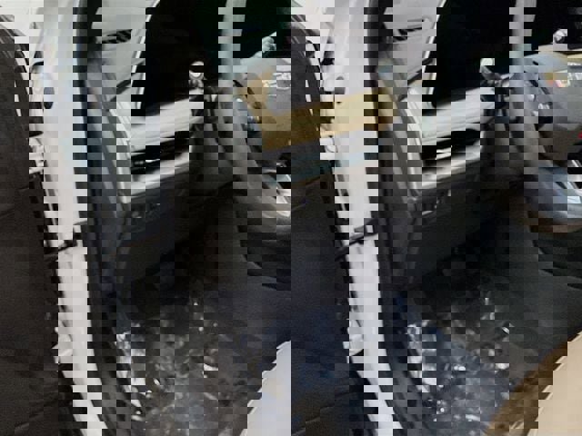 Used 2024 Cadillac XT4 Luxury w/ Cold Weather Package image 10