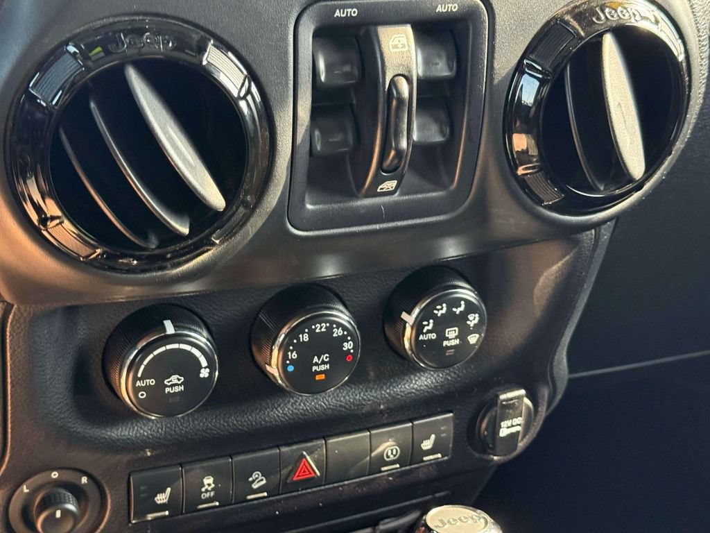 Used 2015 Jeep Wrangler Unlimited Sahara w/ Dual Top Group AWD/4WD image 18