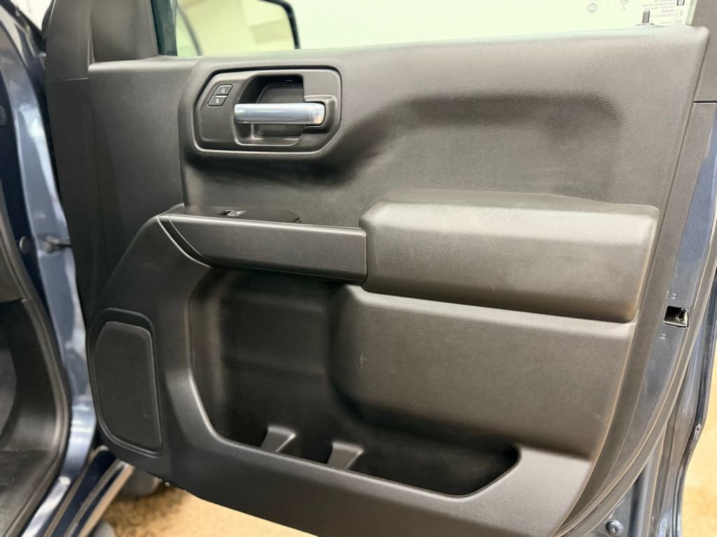 Used 2019 Chevrolet Silverado 1500 Custom w/ Custom Value Package AWD/4WD image 18