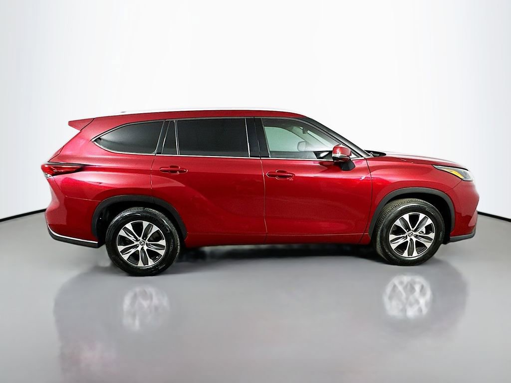 Used 2022 Toyota Highlander XLE FWD image 7