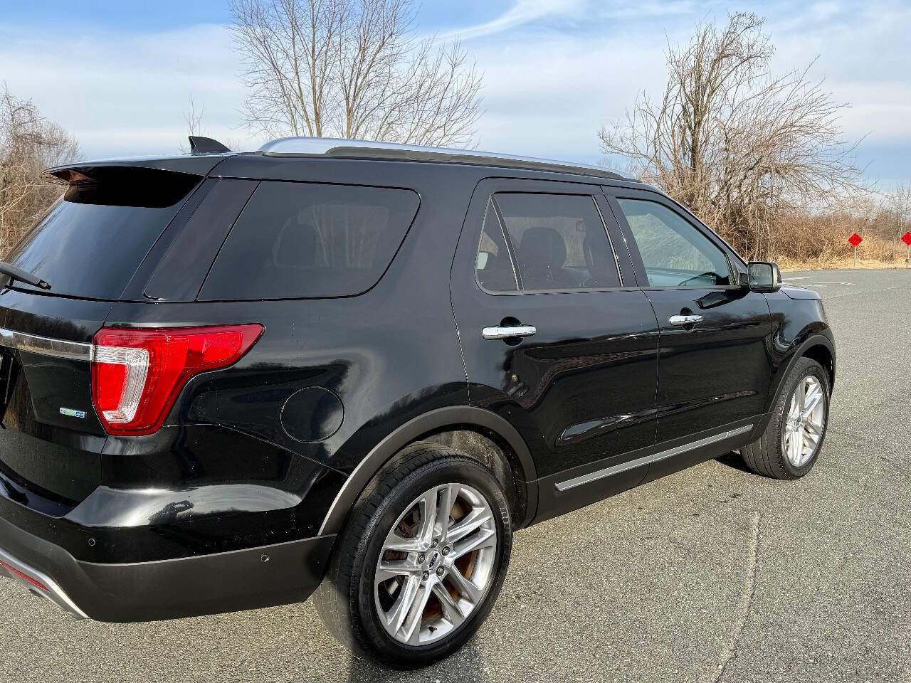 Used 2017 Ford Explorer Limited w/ Equipment Group 301A image 3