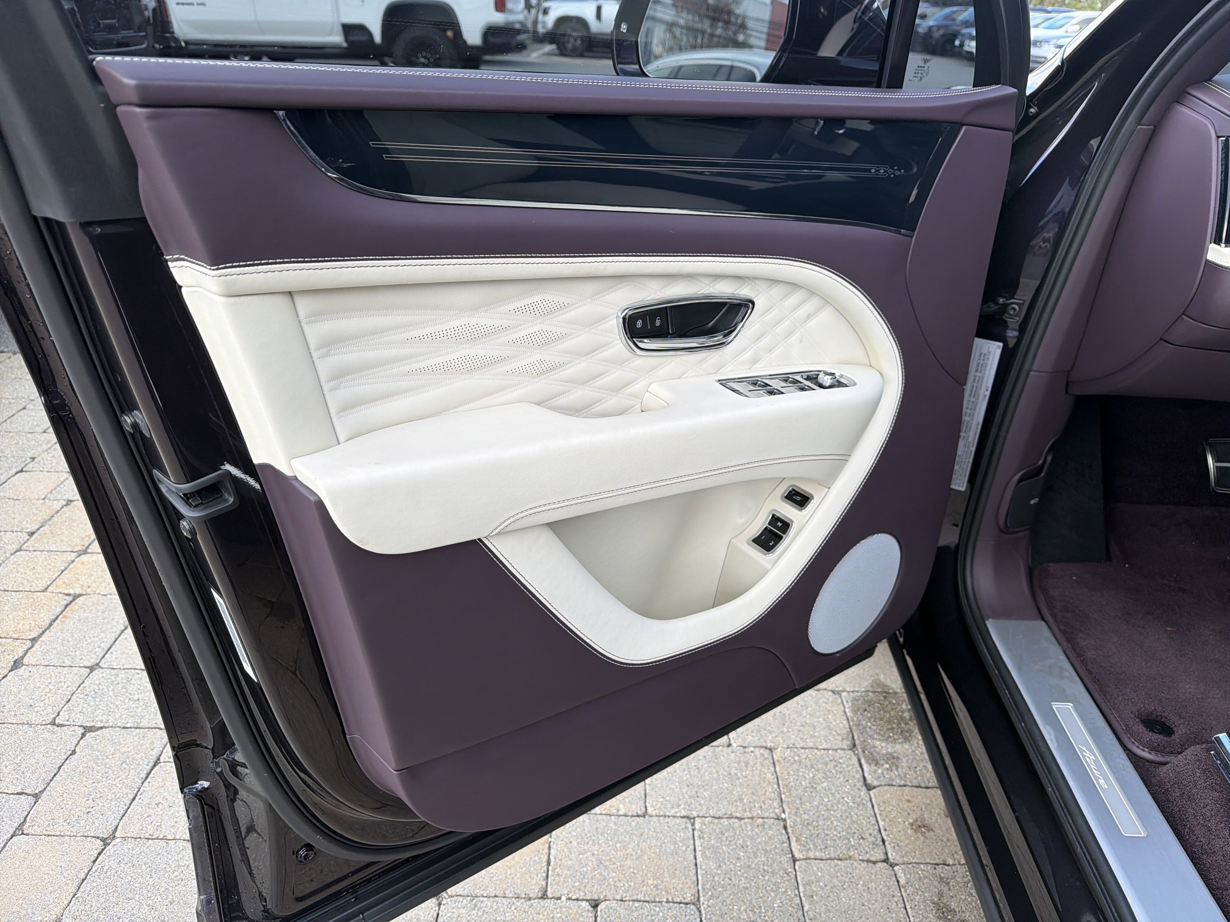 Used 2024 Bentley Bentayga Extended Wheelbase AWD/4WD image 13