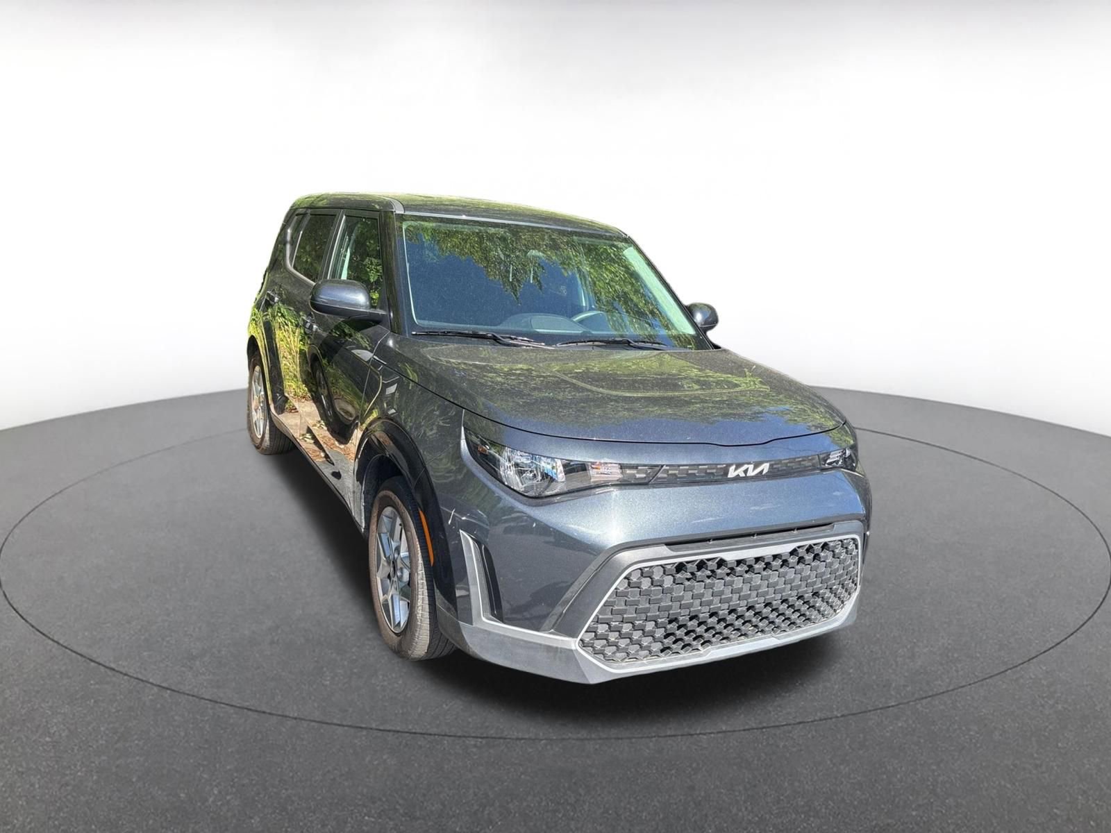 Used 2025 Kia Soul LX w/ LX Technology Package FWD image 4