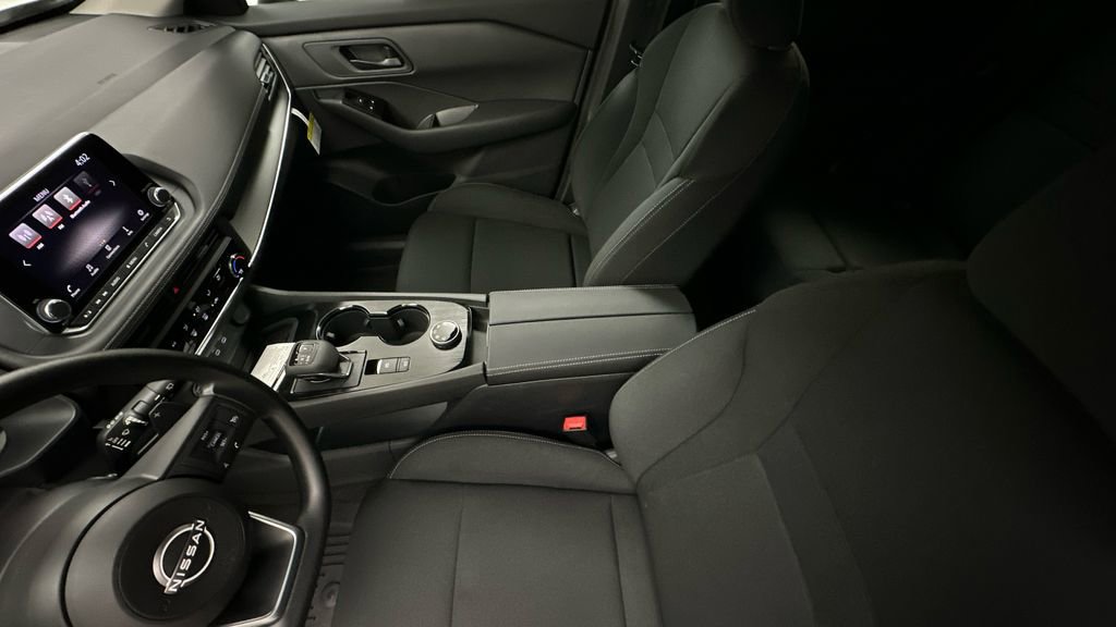 Used 2024 Nissan Rogue S image 15
