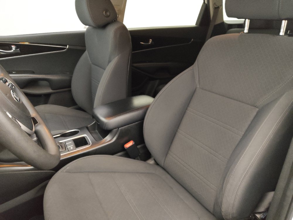 Used 2020 Kia Sorento LX FWD image 17