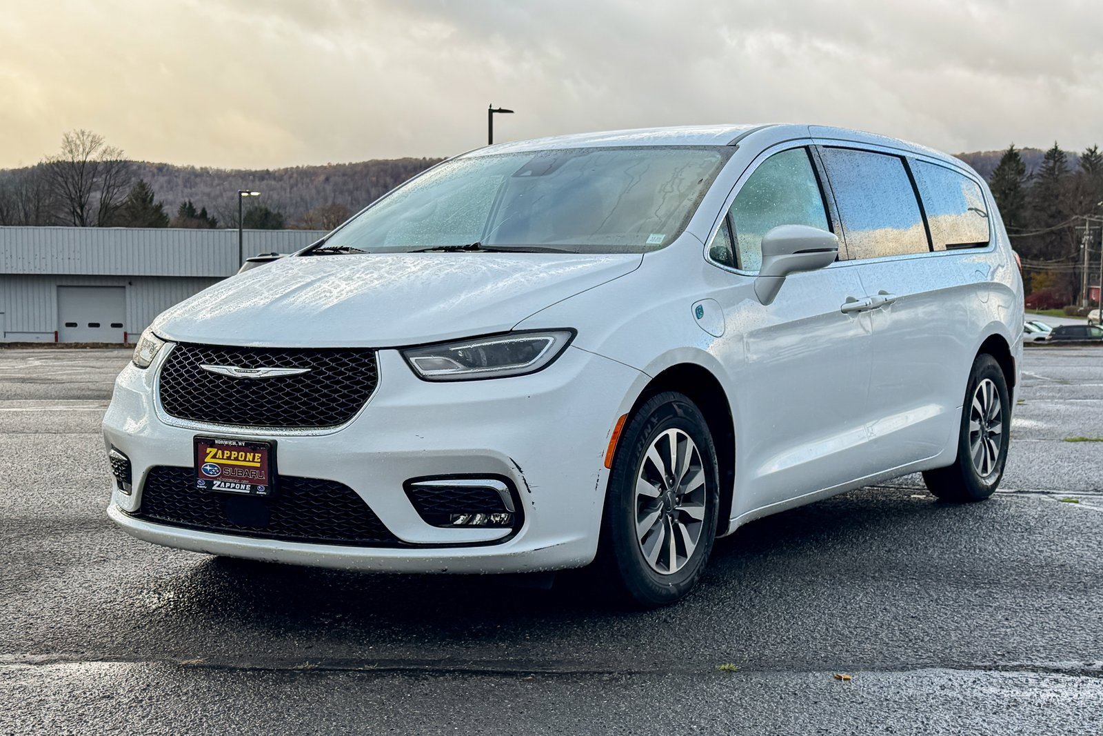 Used 2022 Chrysler Pacifica Touring-L image 7