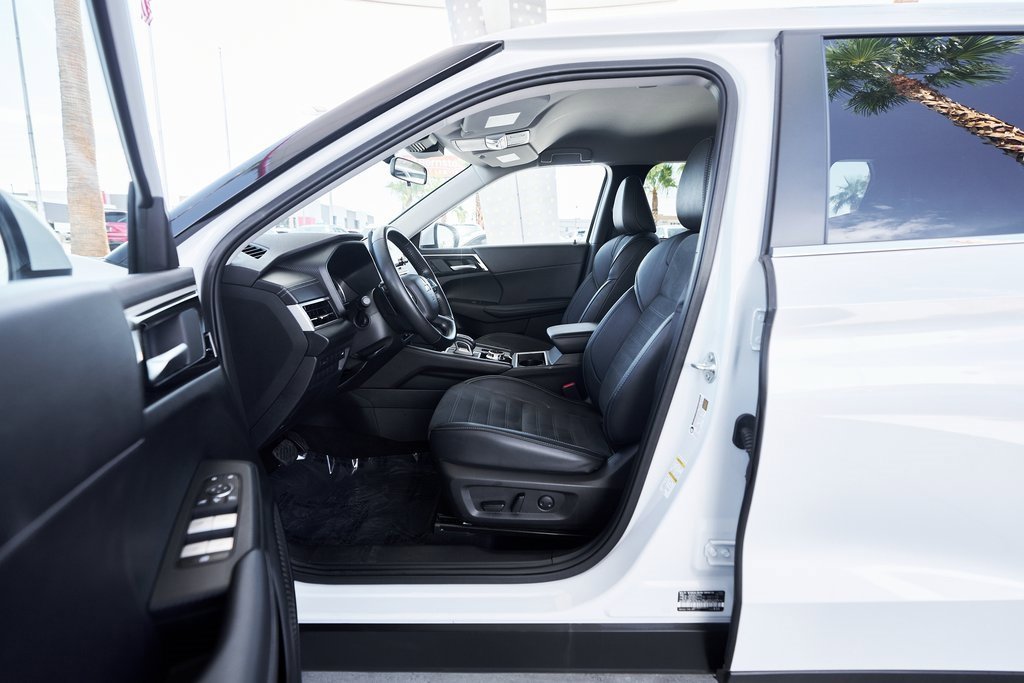 Used 2024 Mitsubishi Outlander SE image 18