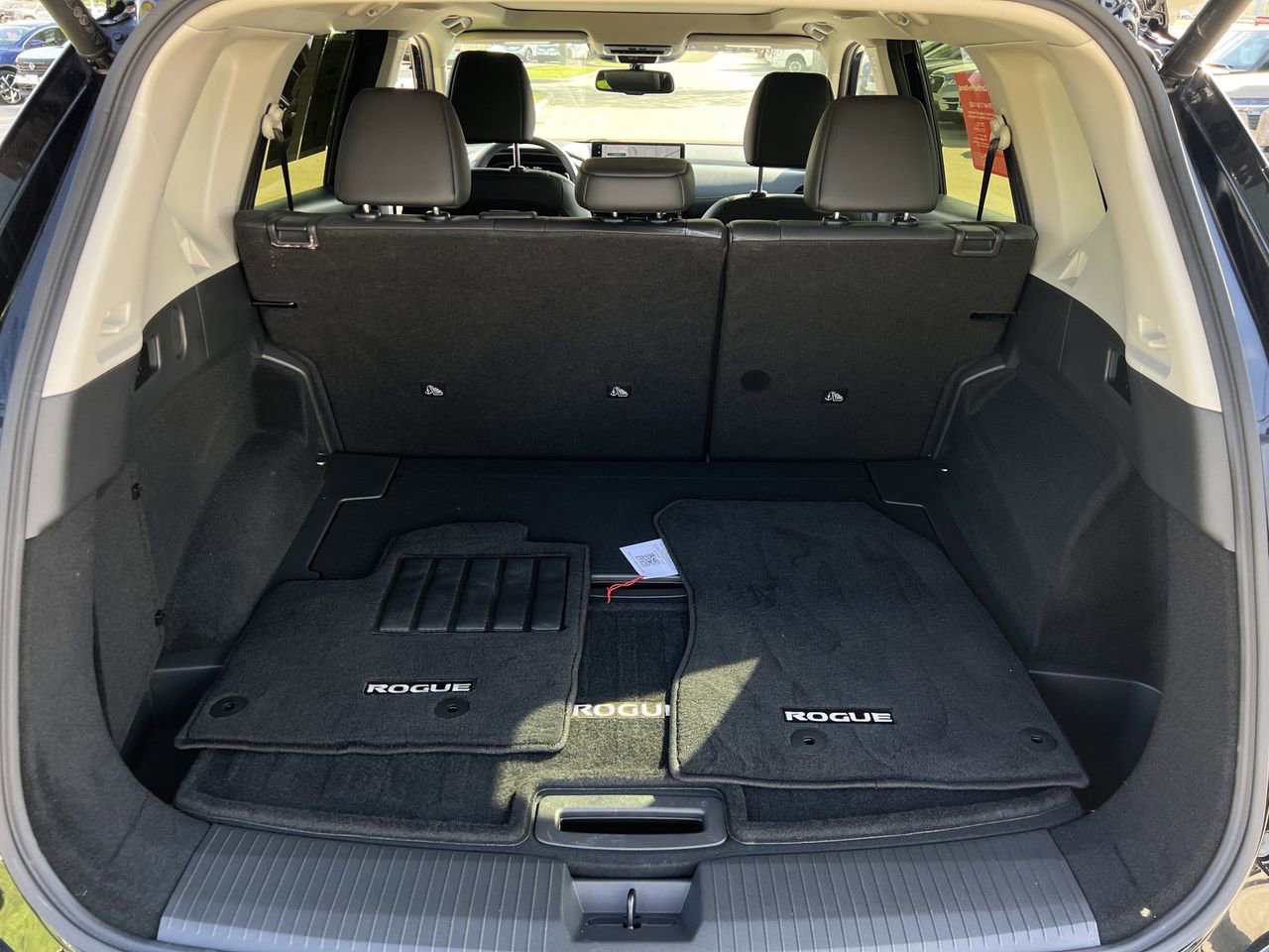 Certified 2025 Nissan Rogue Platinum image 28