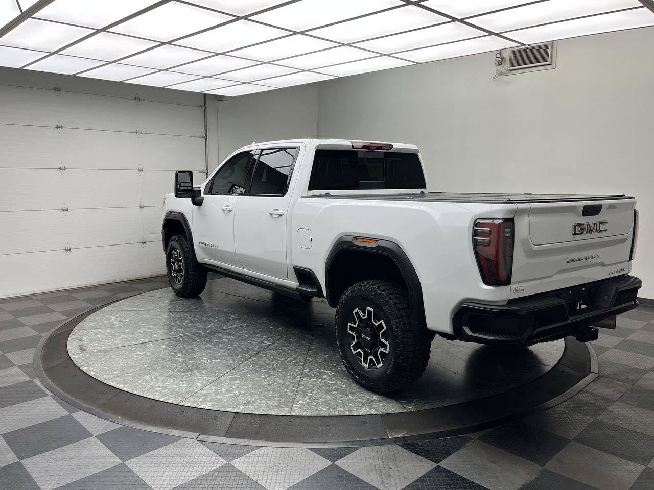 Used 2024 GMC Sierra 2500 AT4X AWD/4WD image 39