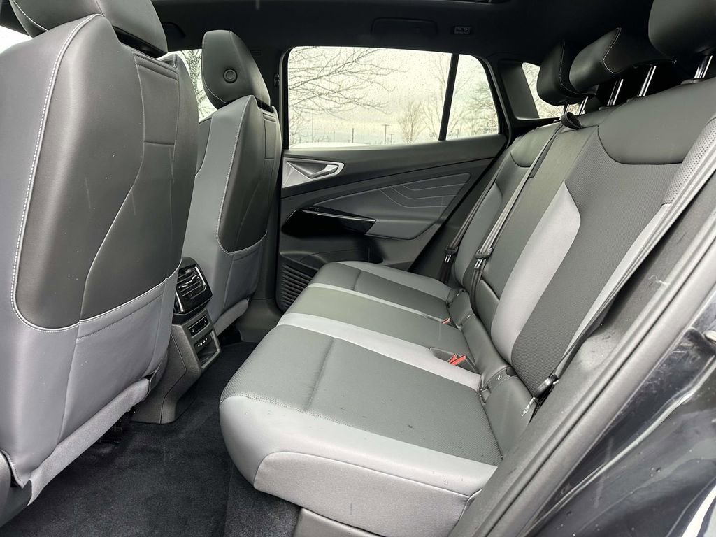 Used 2023 Volkswagen ID.4 Pro S Plus image 13