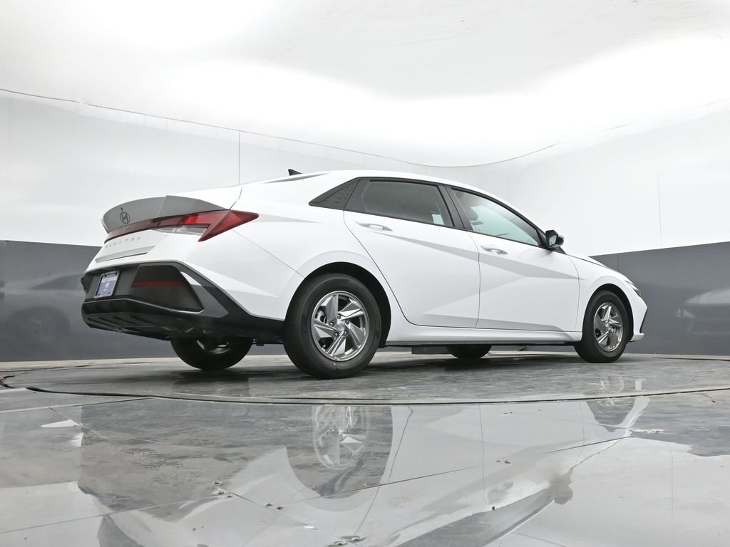 New 2026 Hyundai Elantra SE image 13