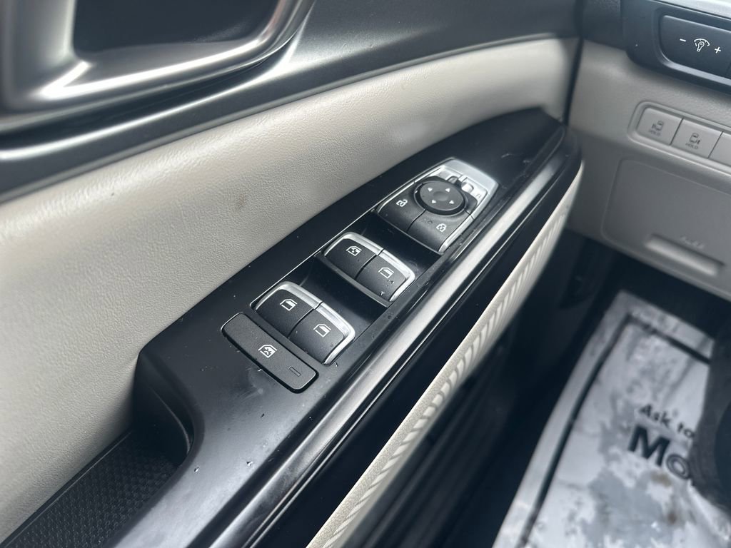 Used 2023 Kia Carnival LX image 11
