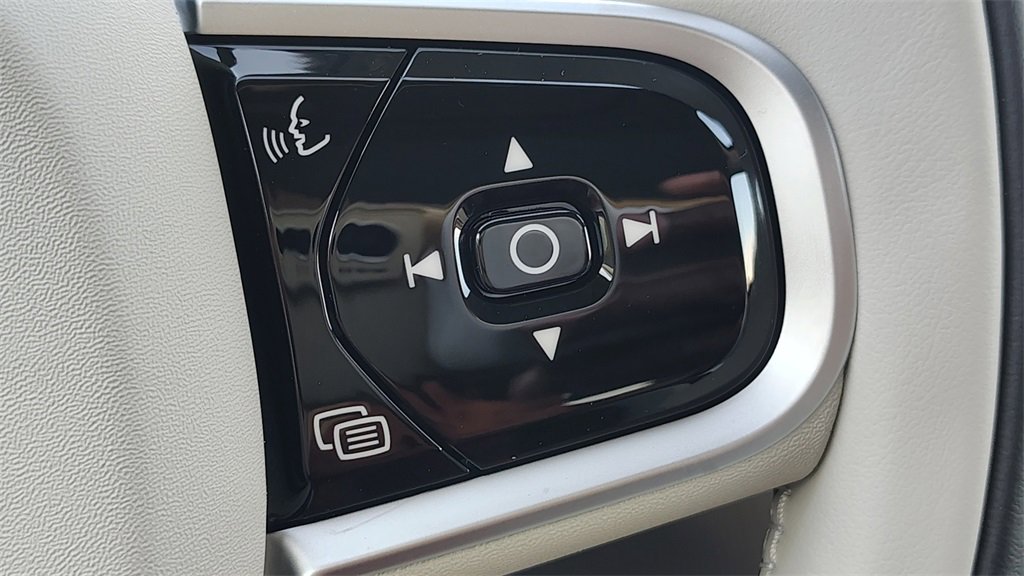 New 2026 Volvo XC60 B5 Ultra w/ Climate Package image 16