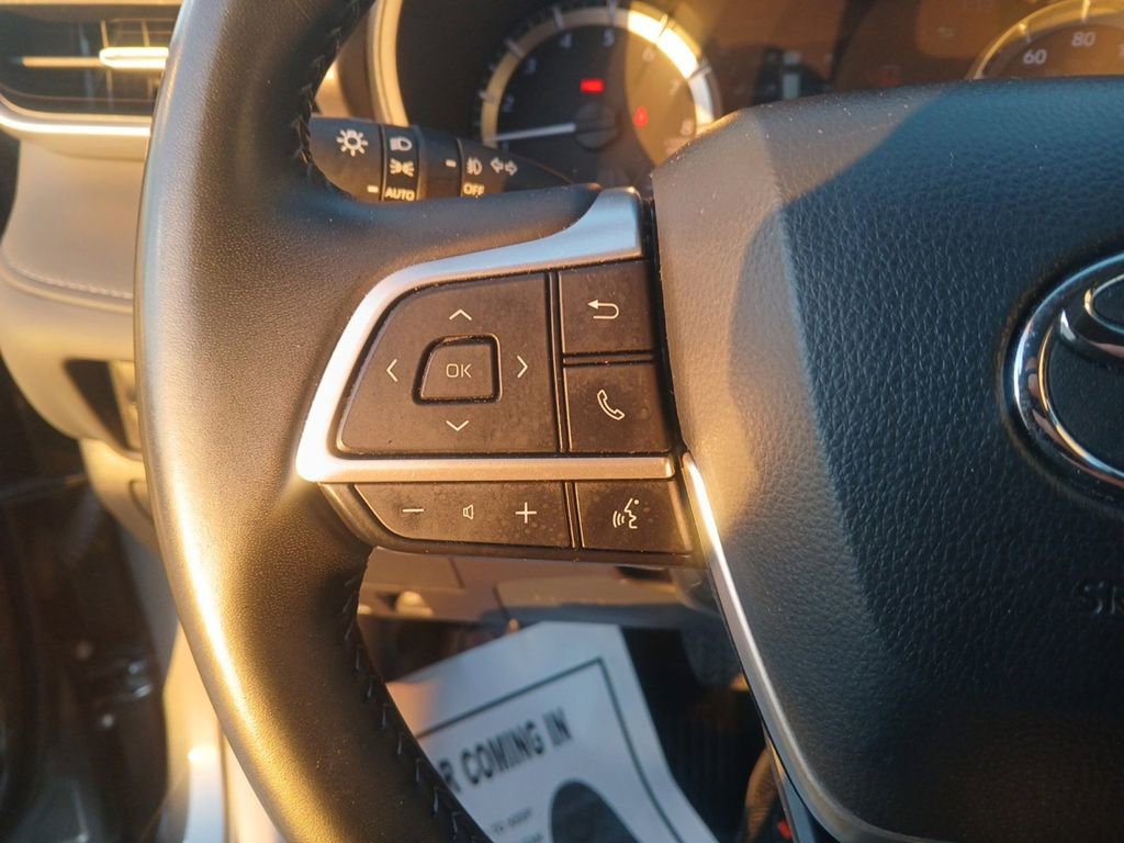 Used 2023 Toyota Highlander L image 24