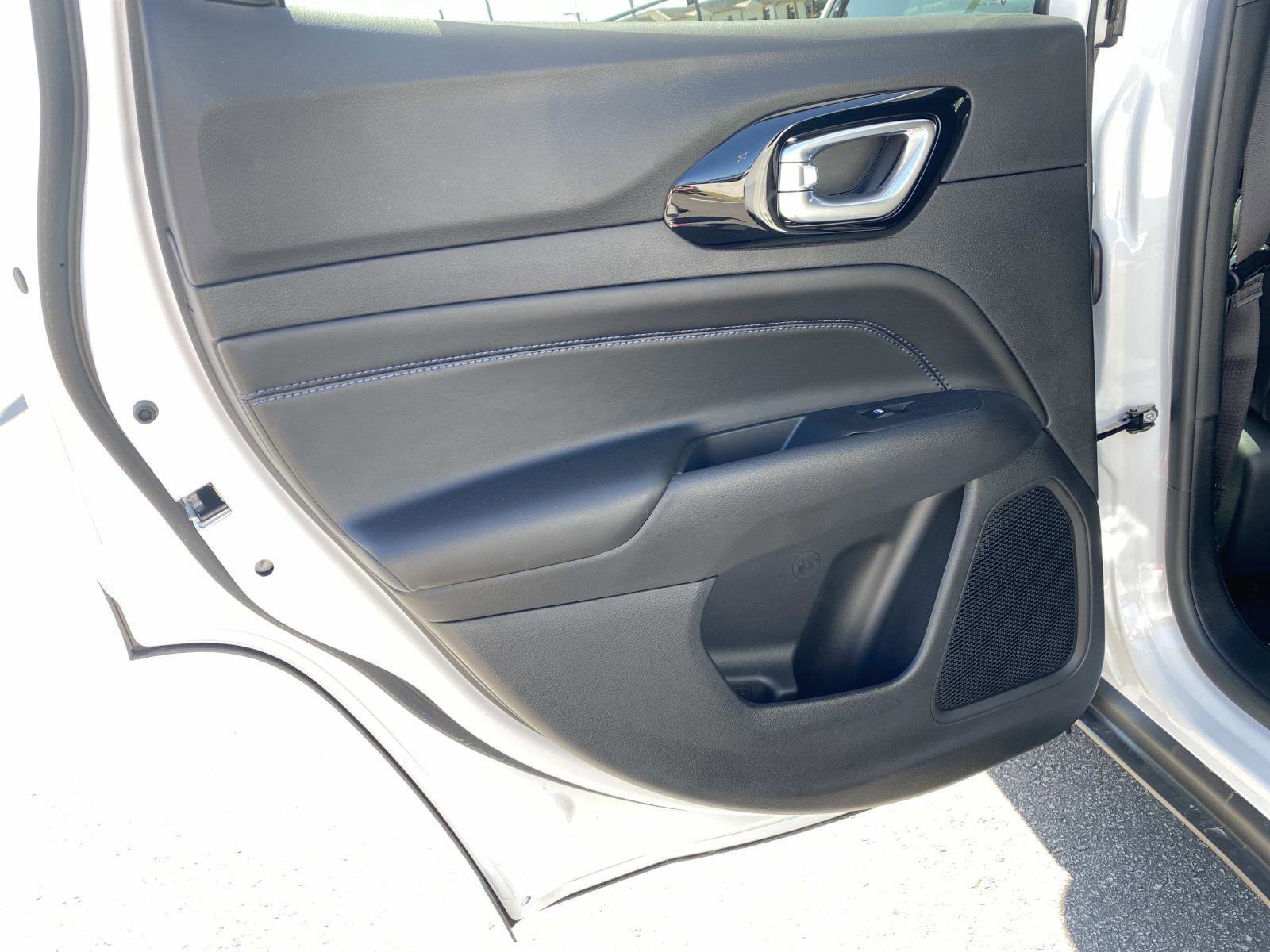 New 2026 Jeep Compass Latitude image 9