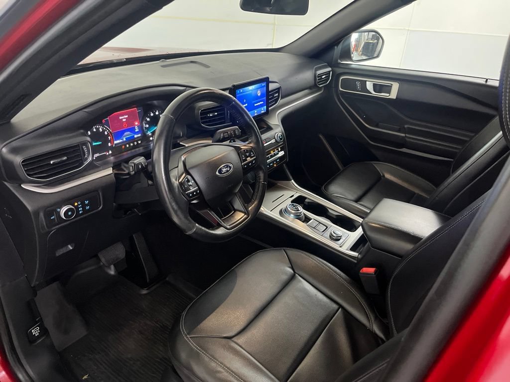 Used 2020 Ford Explorer XLT w/ Equipment Group 202A AWD/4WD image 27