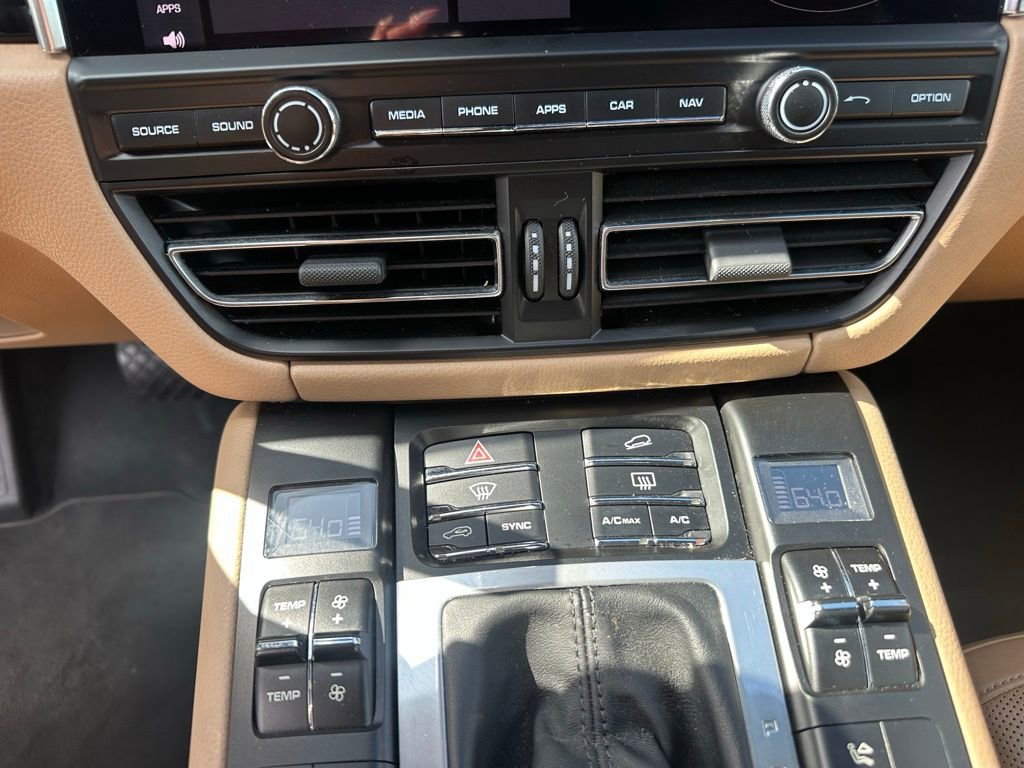 Certified 2020 Porsche Macan AWD/4WD image 25