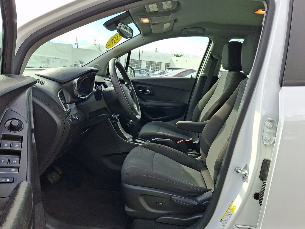 Certified 2020 Chevrolet Trax LS AWD/4WD image 13
