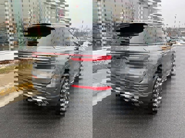 Used 2023 Lincoln Corsair AWD w/ Equipment Group 101A image 8