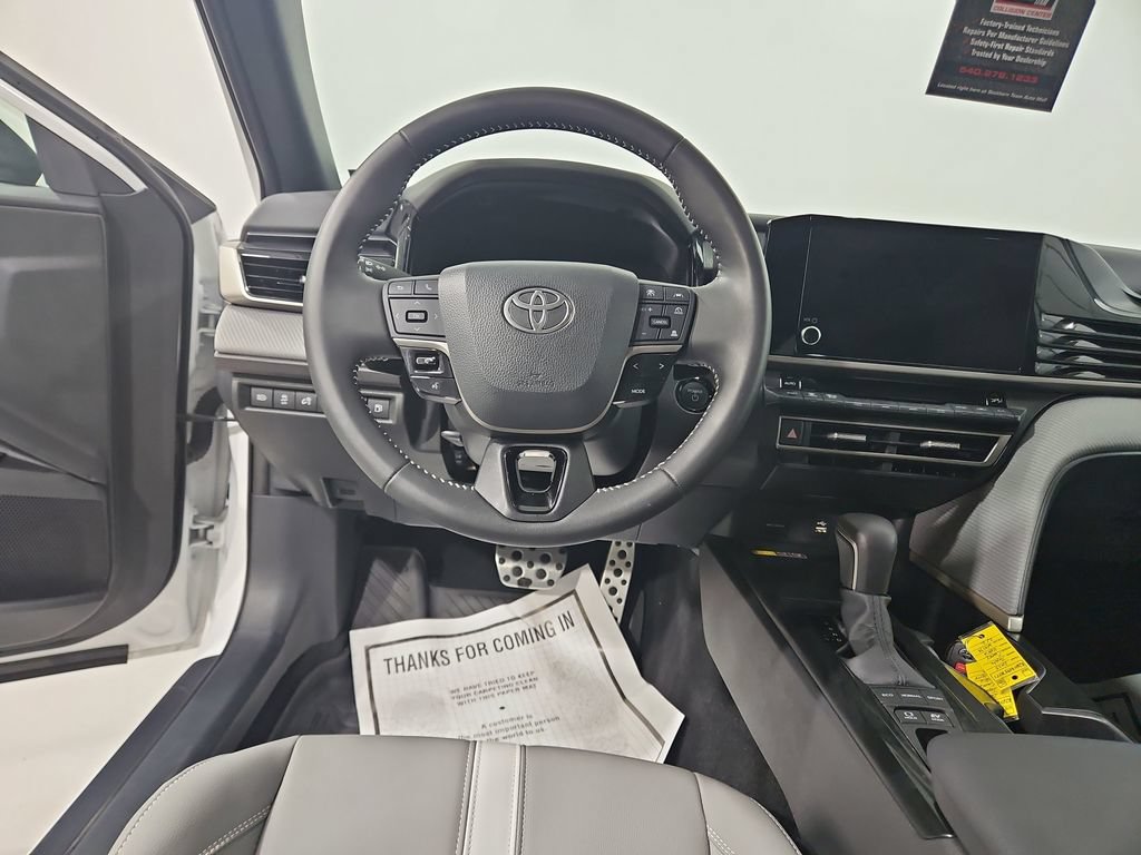 Used 2025 Toyota Camry SE FWD image 13