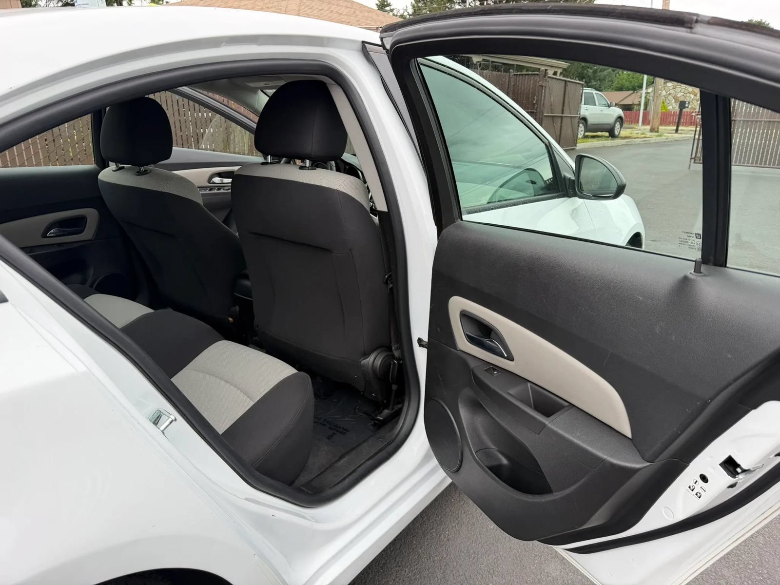 Used 2016 Chevrolet Cruze LS FWD image 12