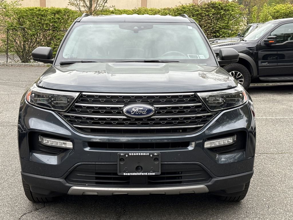 Used 2022 Ford Explorer XLT w/ Equipment Group 202A AWD/4WD image 2
