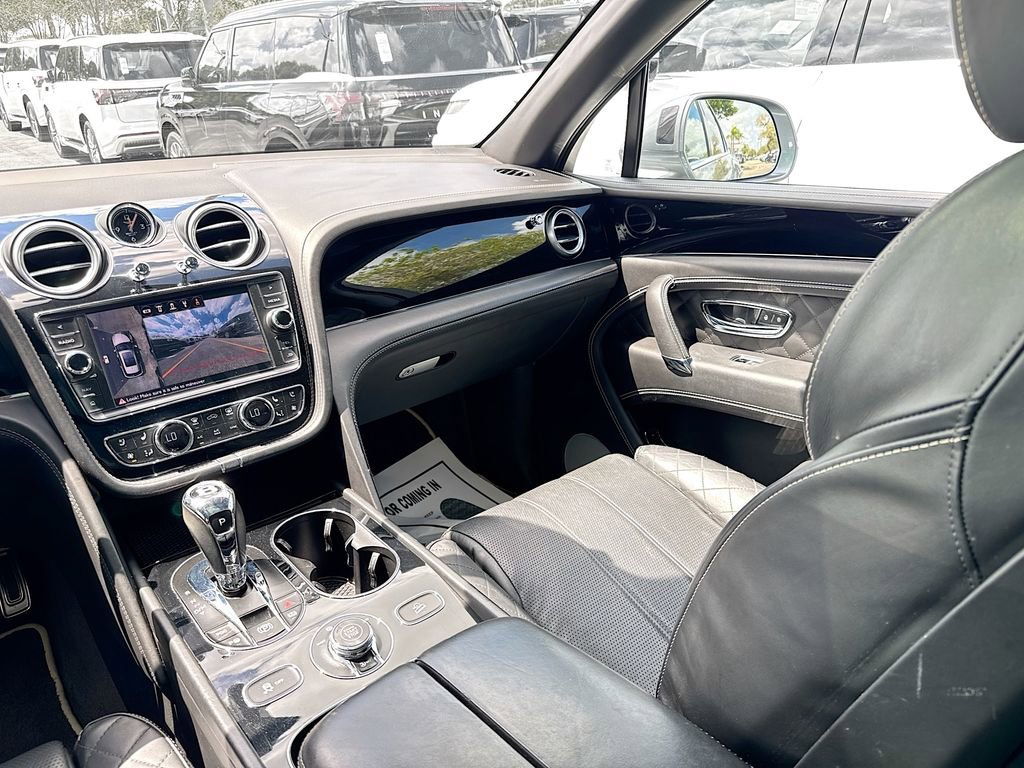 Used 2018 Bentley Bentayga Activity image 25