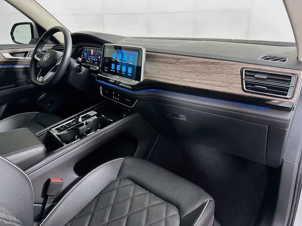 Used 2025 Volkswagen Atlas SEL Premium R-Line AWD/4WD image 39