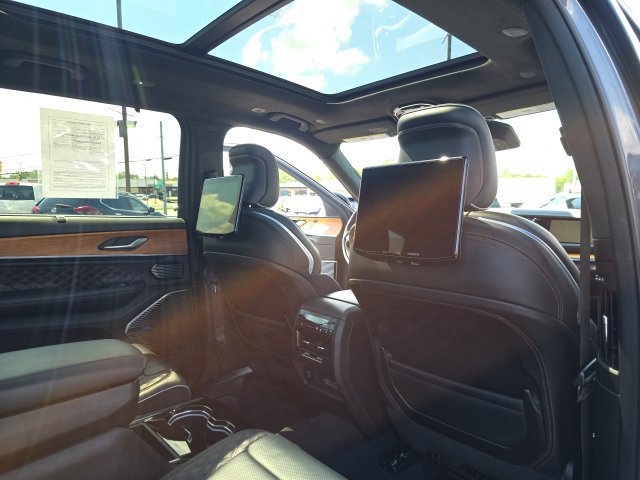 Used 2024 Jeep Grand Cherokee L Summit AWD/4WD image 43
