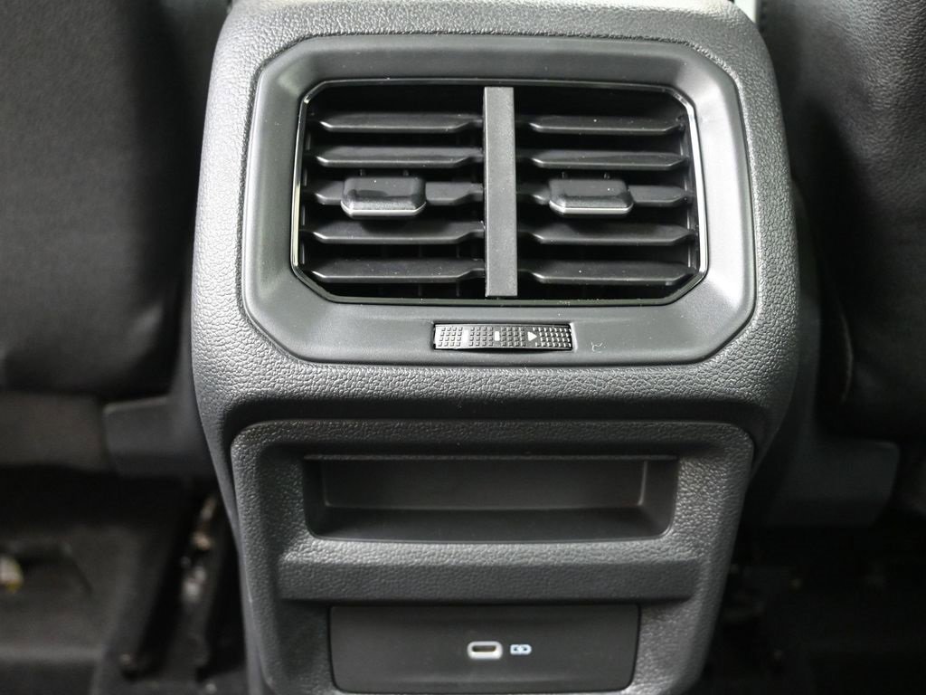 New 2025 Volkswagen Taos SEL image 21