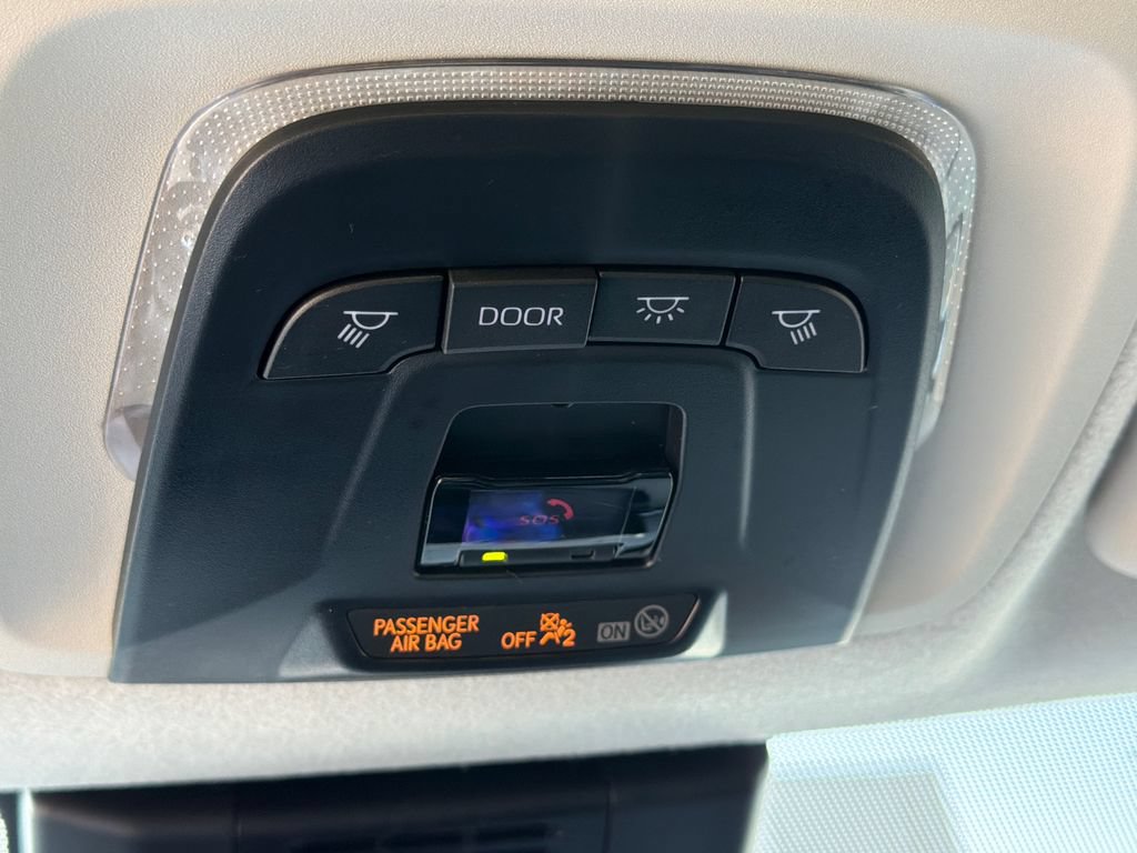 Used 2025 Toyota Corolla LE FWD image 31