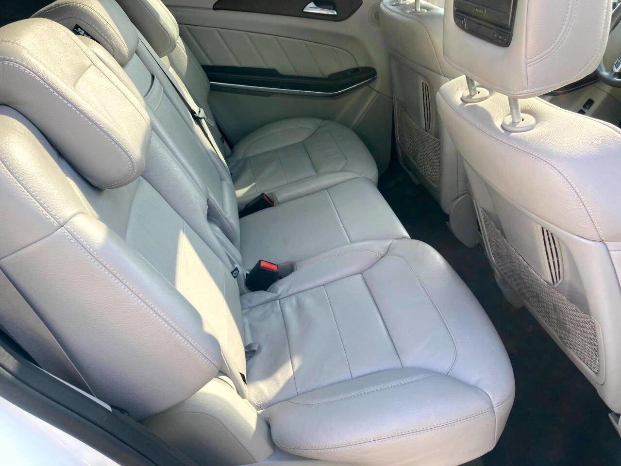Used 2015 Mercedes-Benz GL 550 4MATIC image 12