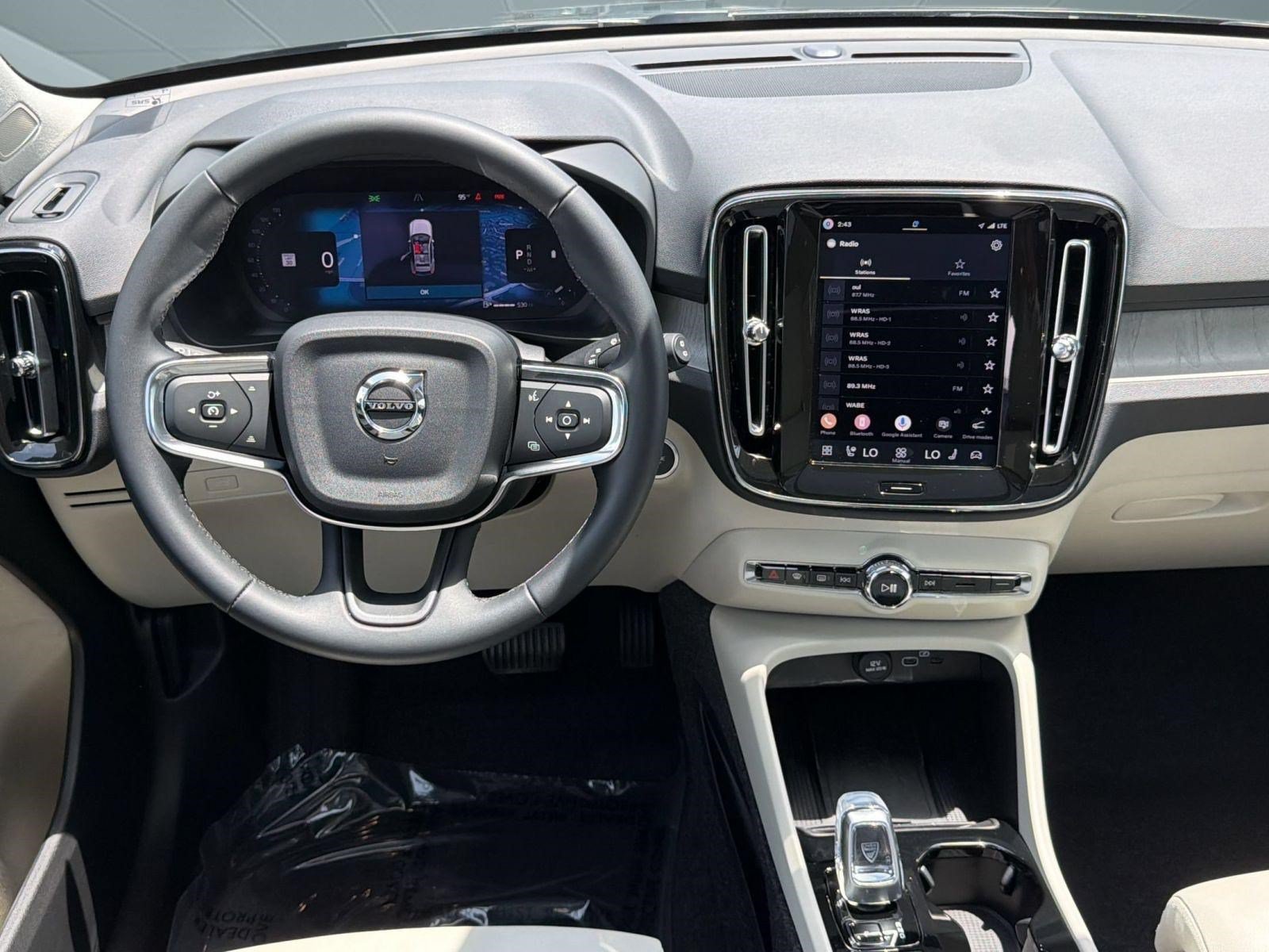 Certified 2026 Volvo XC40 B5 Plus AWD/4WD image 28
