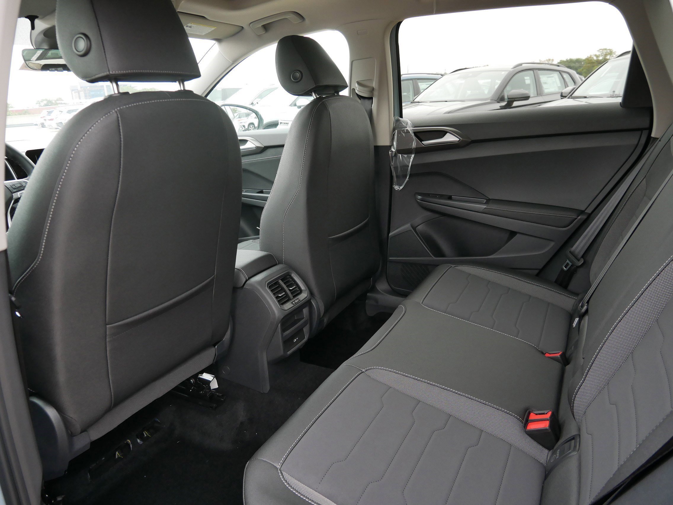 New 2025 Volkswagen Taos SE image 7