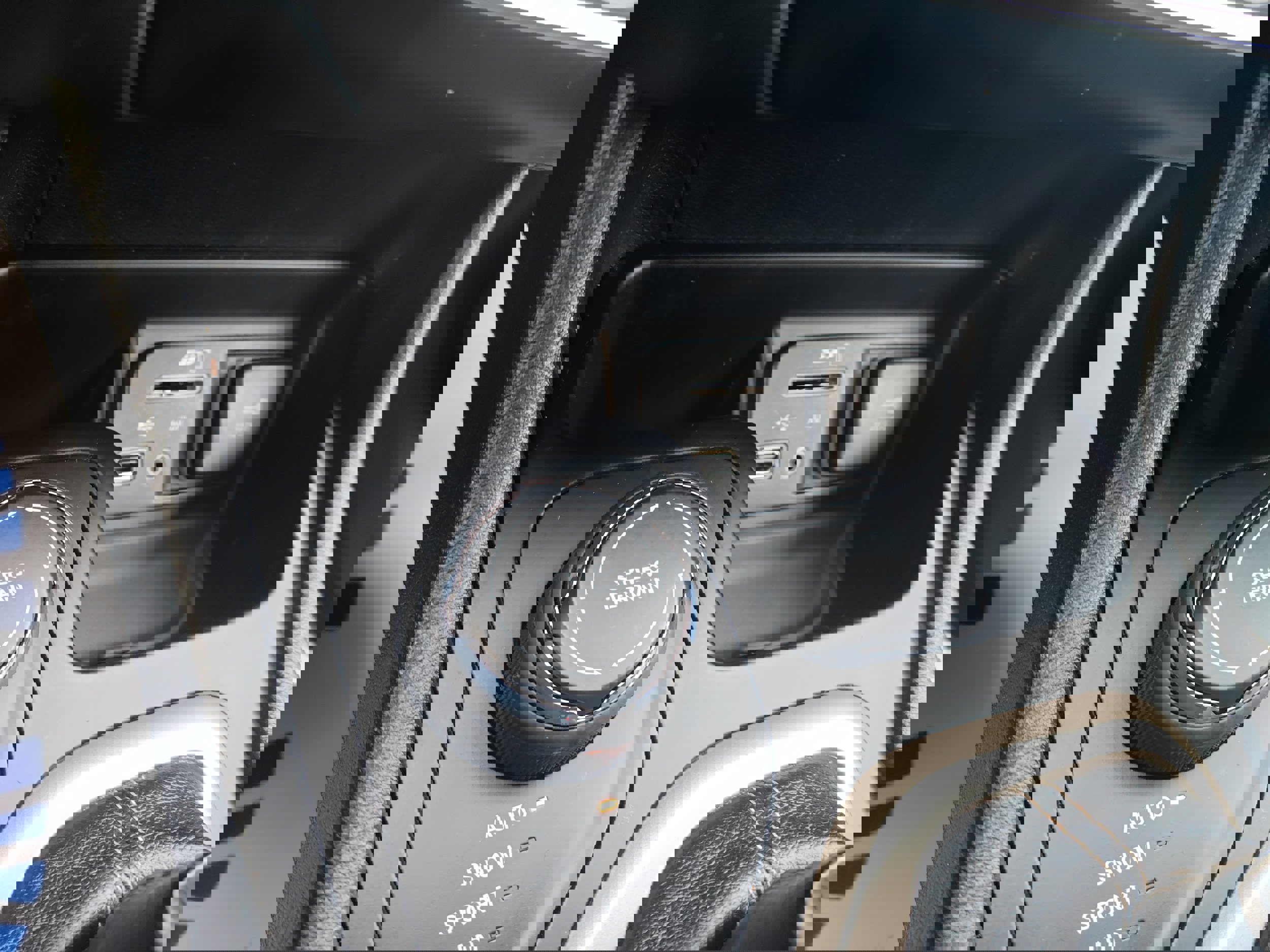 Used 2016 Jeep Cherokee Latitude w/ Cold Weather Group image 16