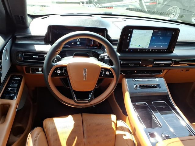 Used 2025 Lincoln Aviator Black Label AWD/4WD image 17